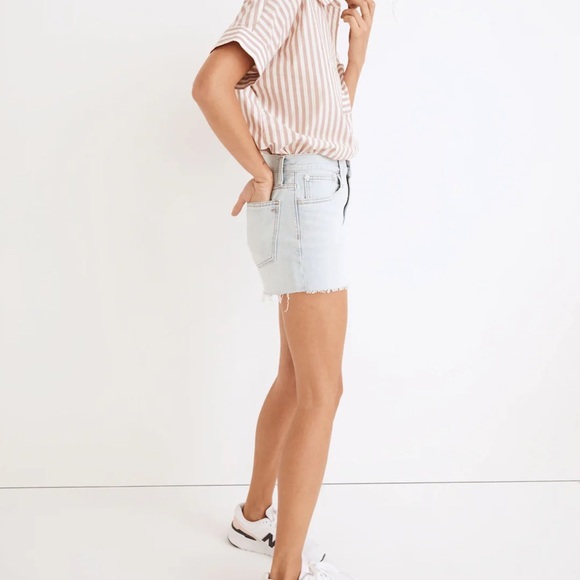 Madewell Relaxed Denim Shorts in Essen Wash - Picture 2 of 12
